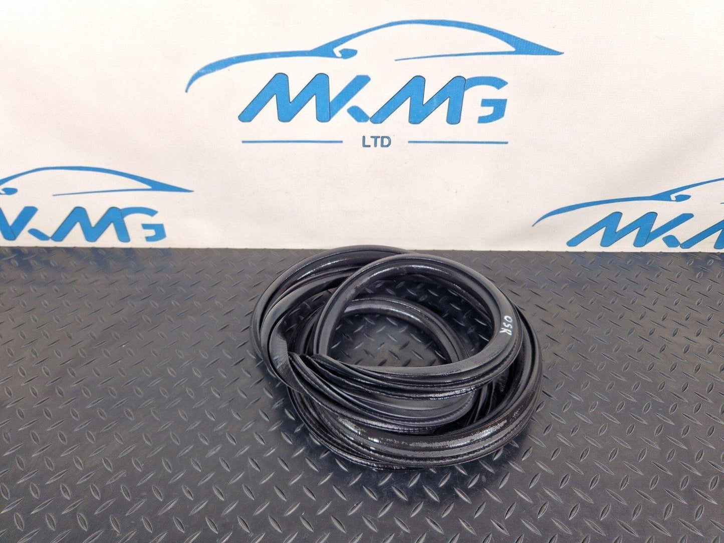 16-19 AUDI A4 AVANT B9 3.0 S-LINE GENUINE REAR RIGHT SIDE DOOR SEAL 8W9833721