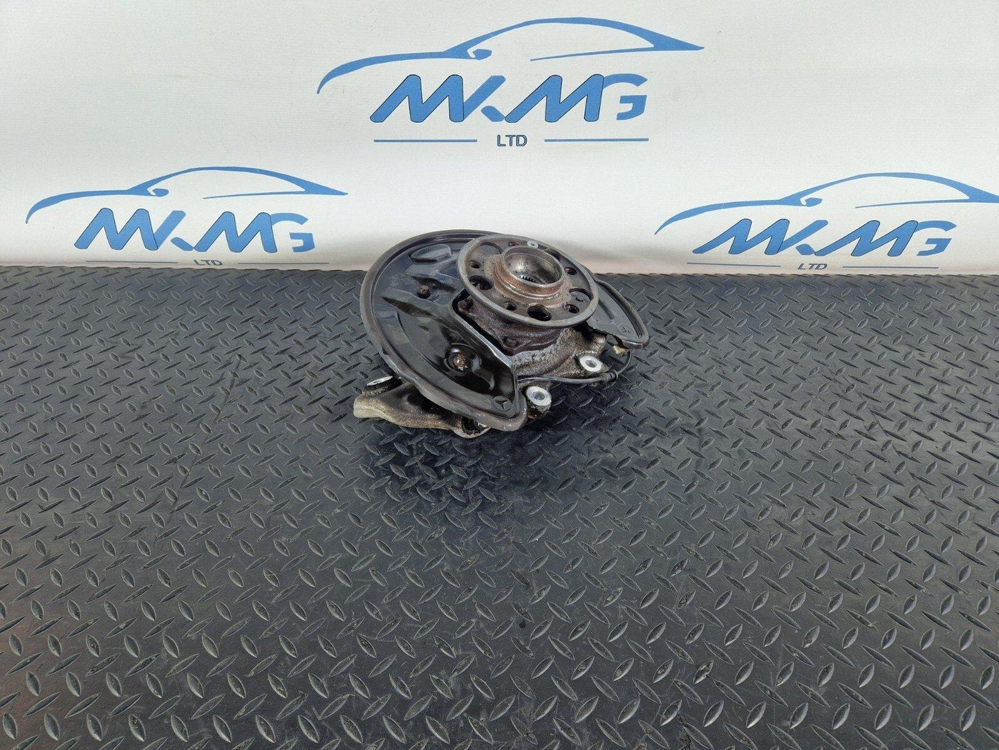 14-21 MERCEDES BENZ C300h W205 N/S PASSENGER SIDE REAR WHEEL HUB A2055467380