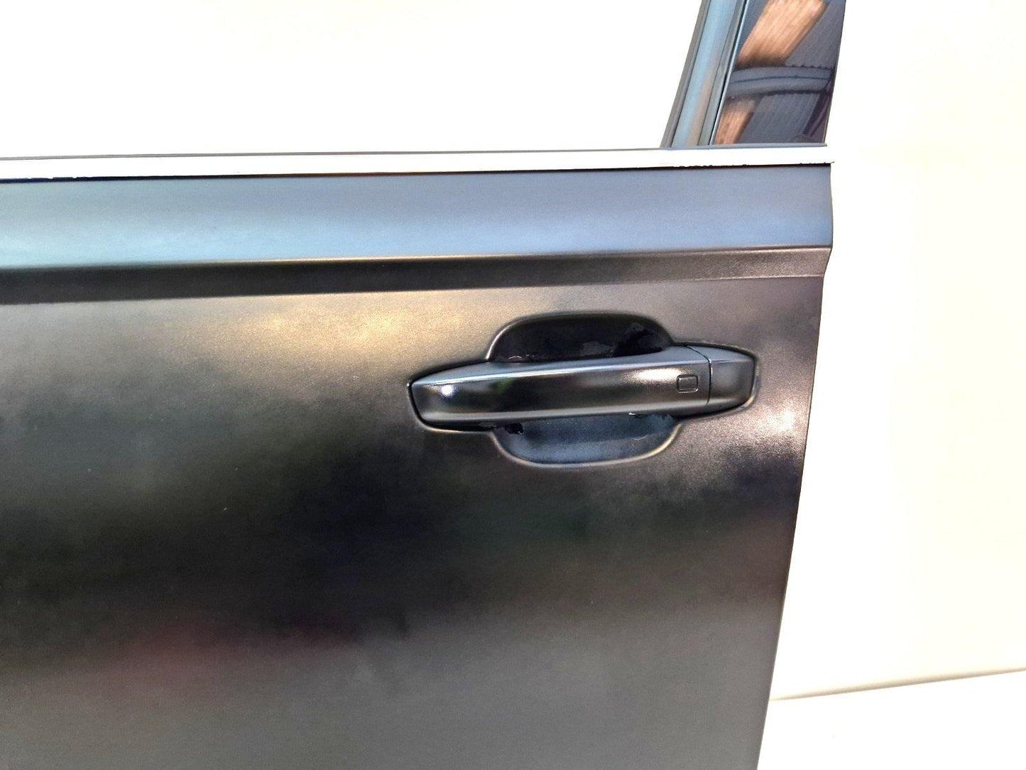 12-18 AUDI A6 C7 GENUINE FRONT LEFT N/S COMPLETE DOOR BLACK (NEEDS REPAINTING)