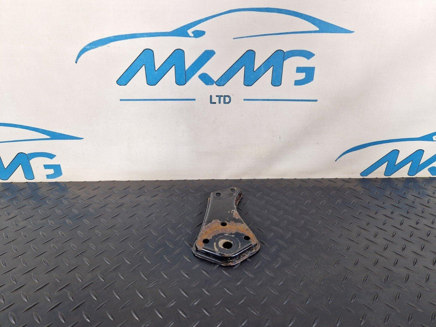 14-21 MERCEDES BENZ C300h W205 REAR SUBFRAME RIGHT SIDE STOP PLATE A2053520800