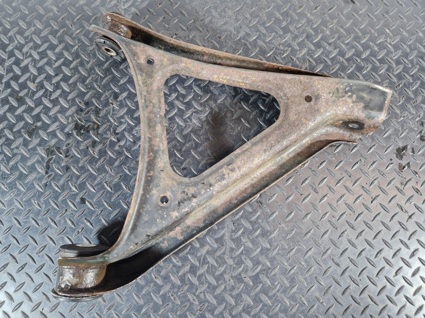 10-18 VW TOUAREG 7P GENUINE REAR RIGHT DRIVER O/S/R LOWER CONROL ARM 7L0505352AA