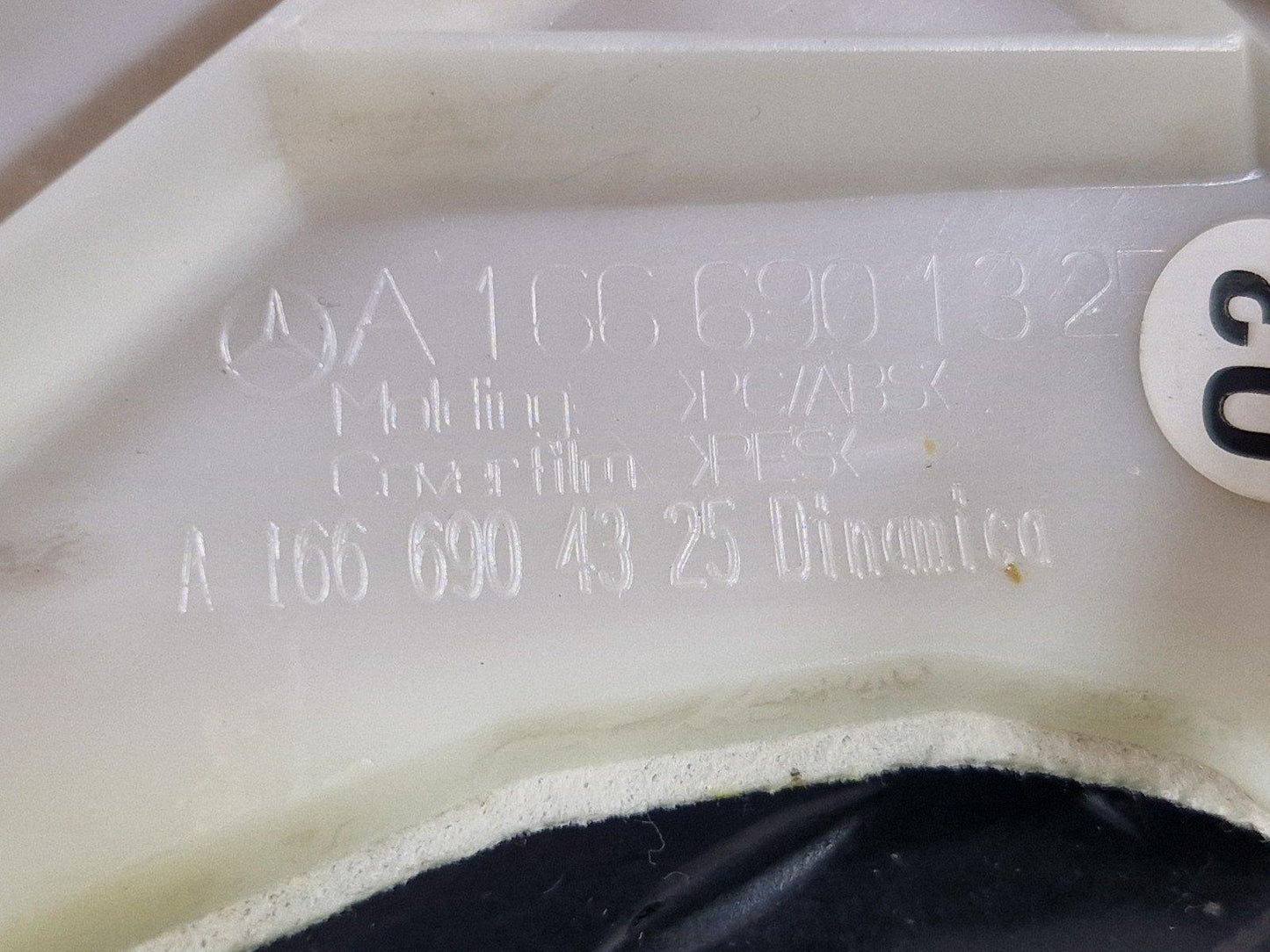 11-19 MERCEDES BENZ ML W166 GENUINE FRONT RIGHT O/S A PILLAR TRIM A1666904325
