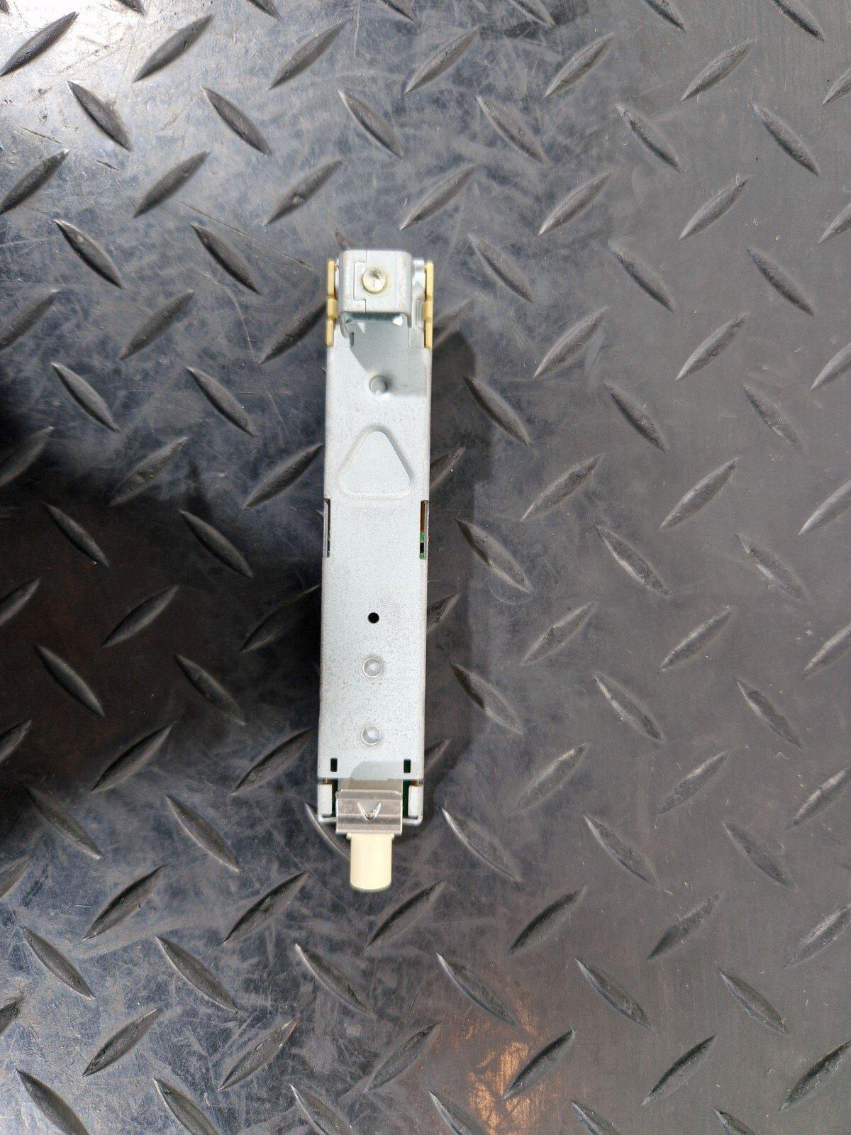 16-19 AUDI A4 B9 GENUINE ANTENNA AMPLIFIER 8W0035225