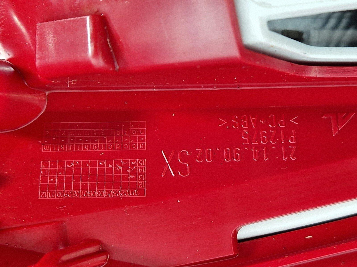 14-20 MERCEDES GLA X156 AMG REAR LEFT N/S/R INNER LED LIGHT A1569061158 DAMAGED