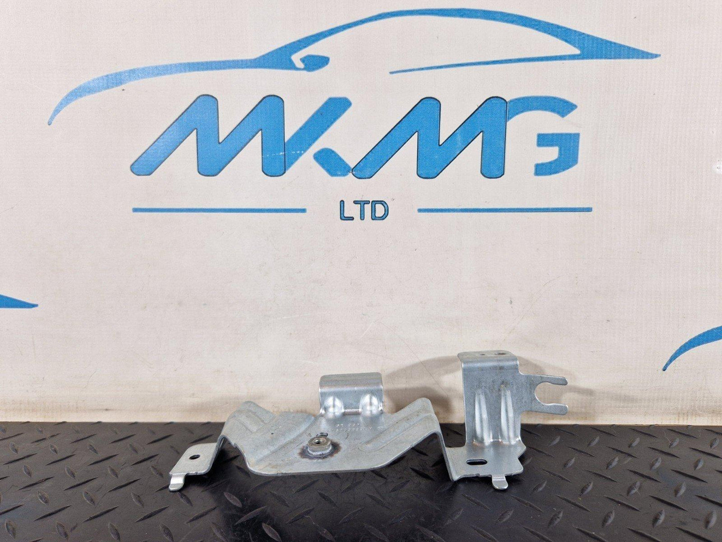 11-19 MERCEDES BENZ ML W166 CARGO COVER FRONT BRACKET GENUINE A1668600914