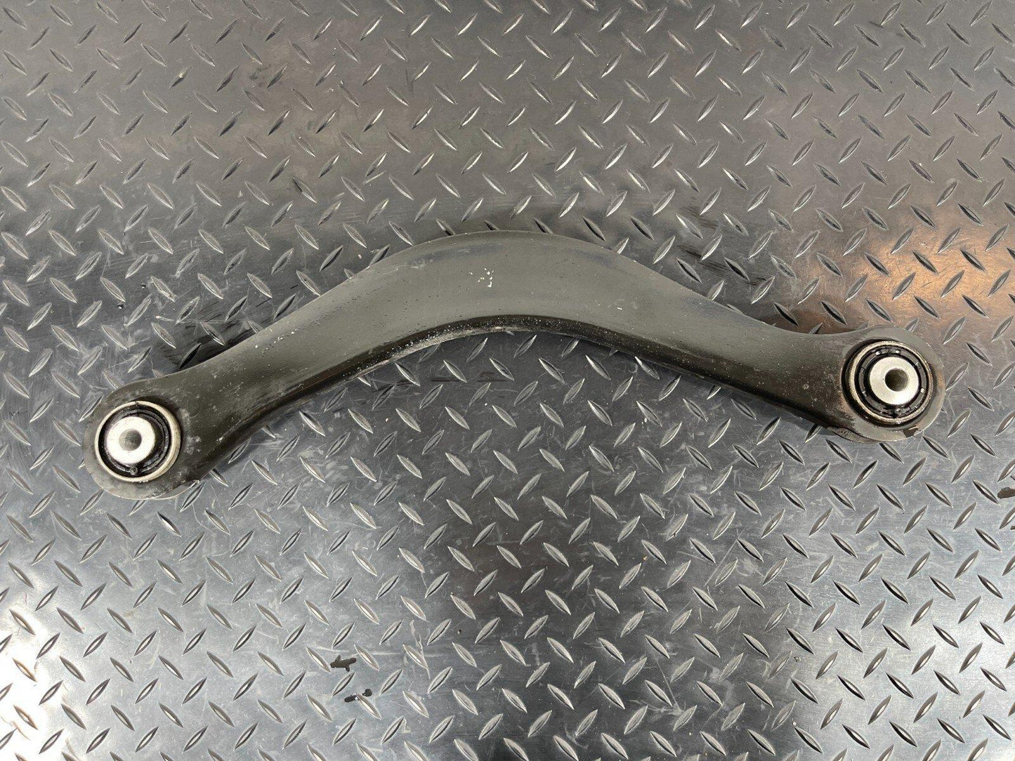 16-19 AUDI A4 B9 S-LINE QUATTRO WISHBONE UPPER CONTROL ARM REAR RIGHT 8W0505371E