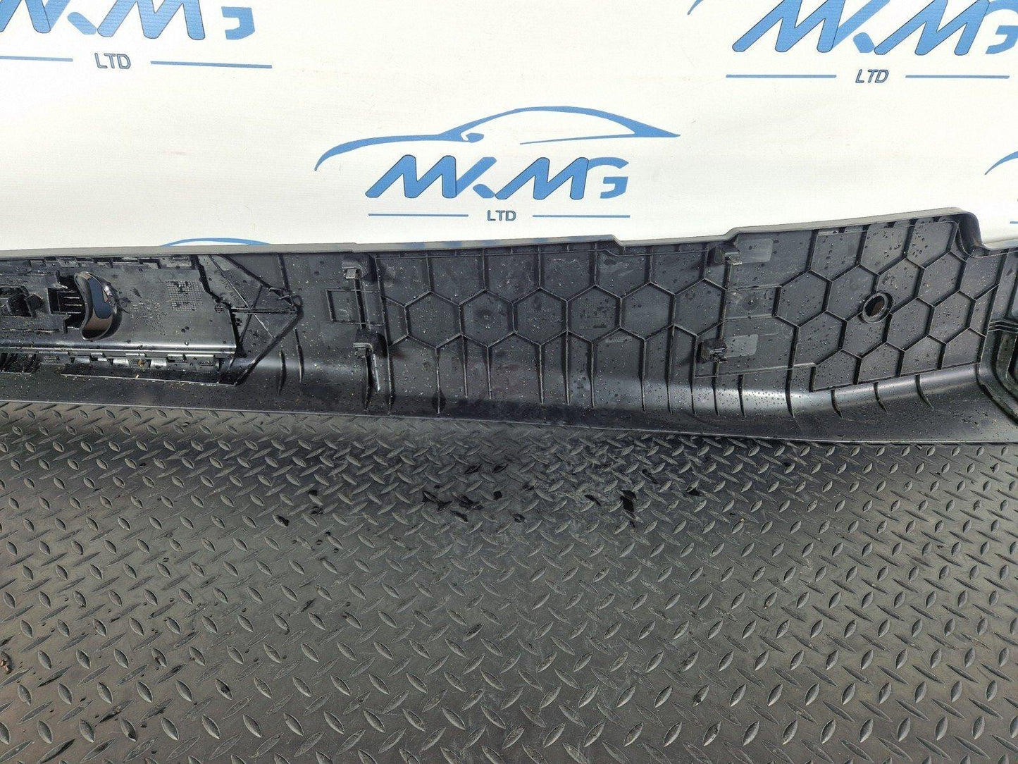 18-ON MERCEDES BENZ SPRINTER W907 W910 LEFT SIDE B PILLAR TRIM COVER A9076903200