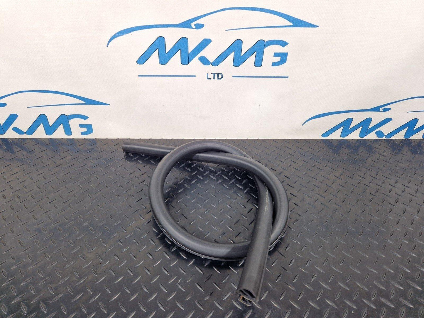 10-18 AUDI A7 4G S-LINE REAR LEFT LOWER DOOR RUBBER WEATHER SEAL 4G883370