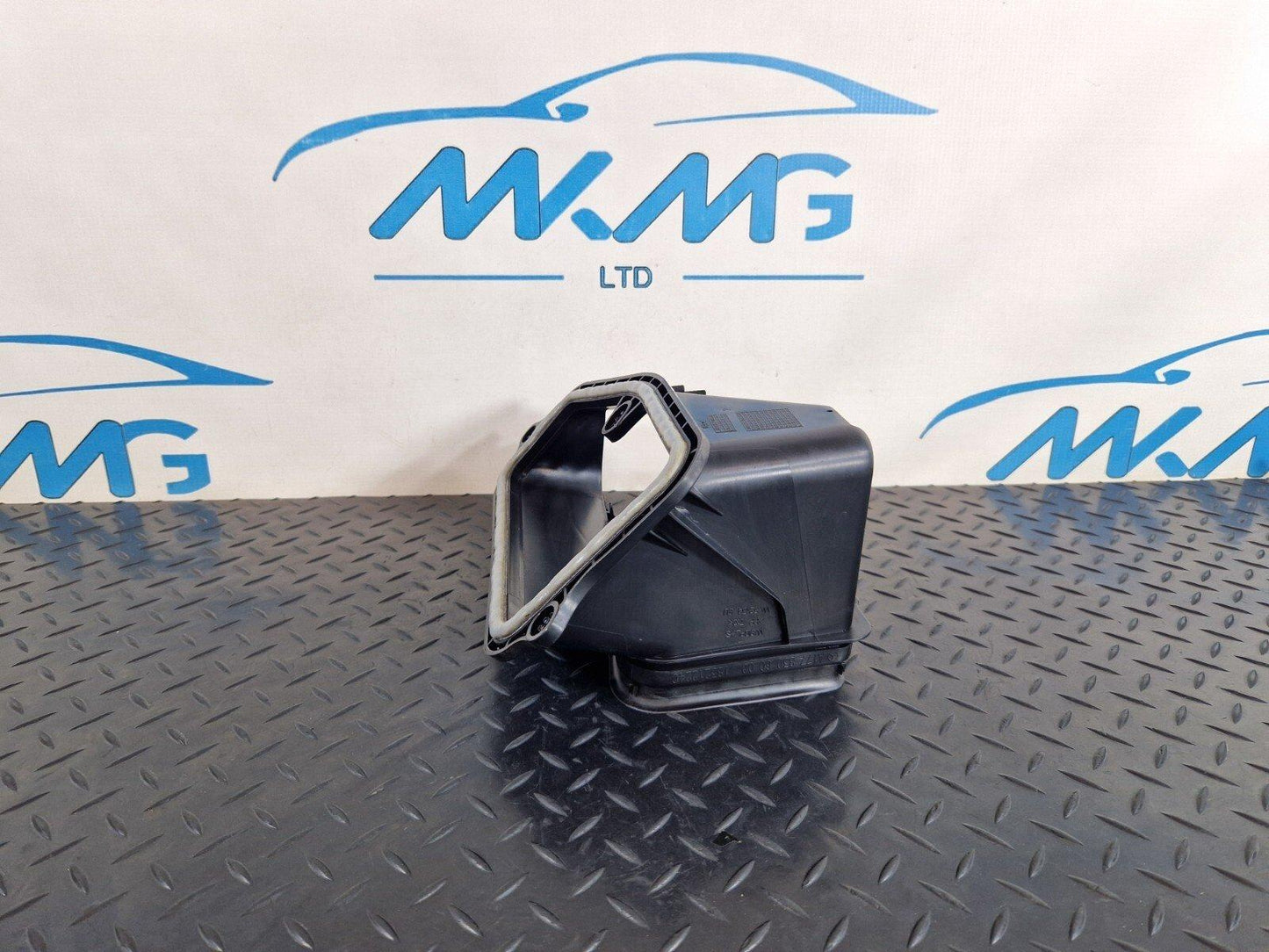 18-ON MERCEDES BENZ A CLASS W177 OEM AIR INTAKE DUCT HOUSING COVER A1778306000