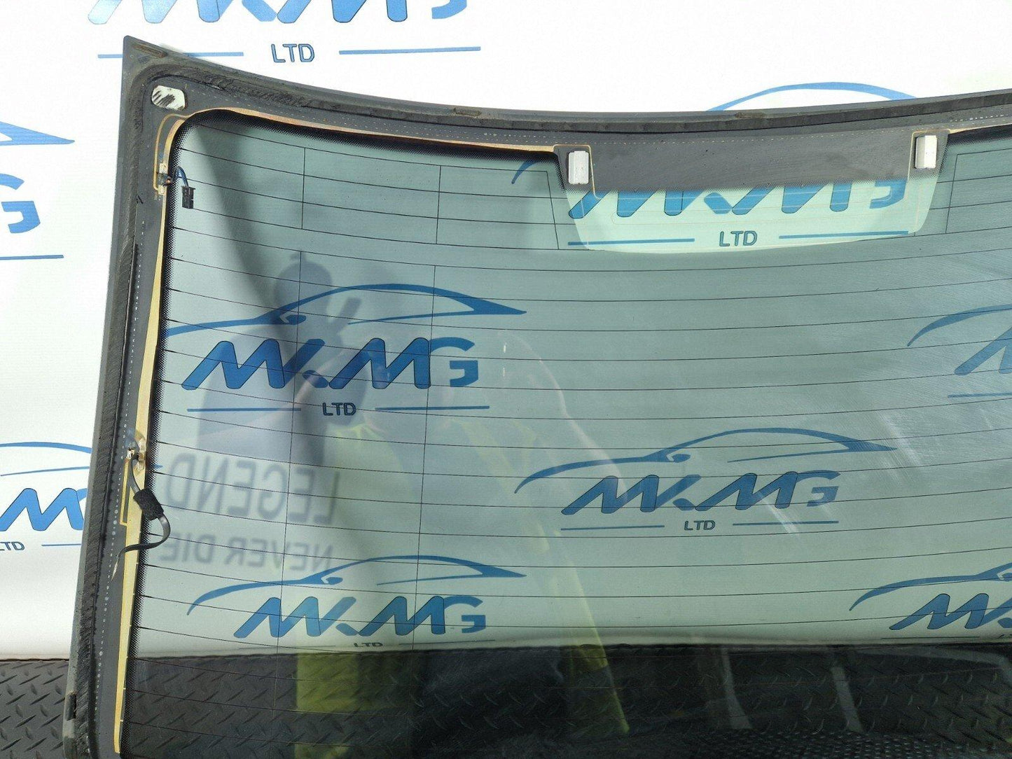 16-19 AUDI A4 B9 GENUINE OEM REAR WINDSHIELD WINDSCREEN WINDOW GLASS 8W5845501