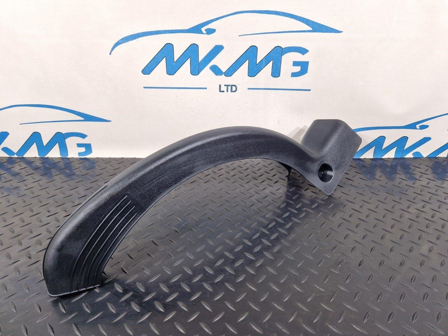 19-ON MERCEDES BENZ CLA C118 TRUNK LID HINGE COVER TRIM RIGHT A1188210100
