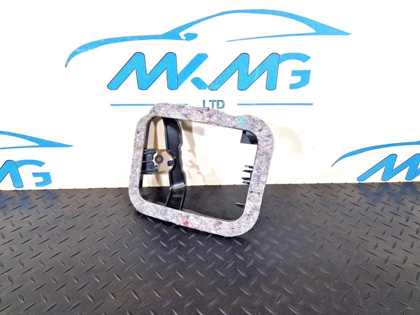 16-22 BMW X1 F48 GENUINE MIDDLE SECTION SEAT BELT BRACKET MOUNT 6442701