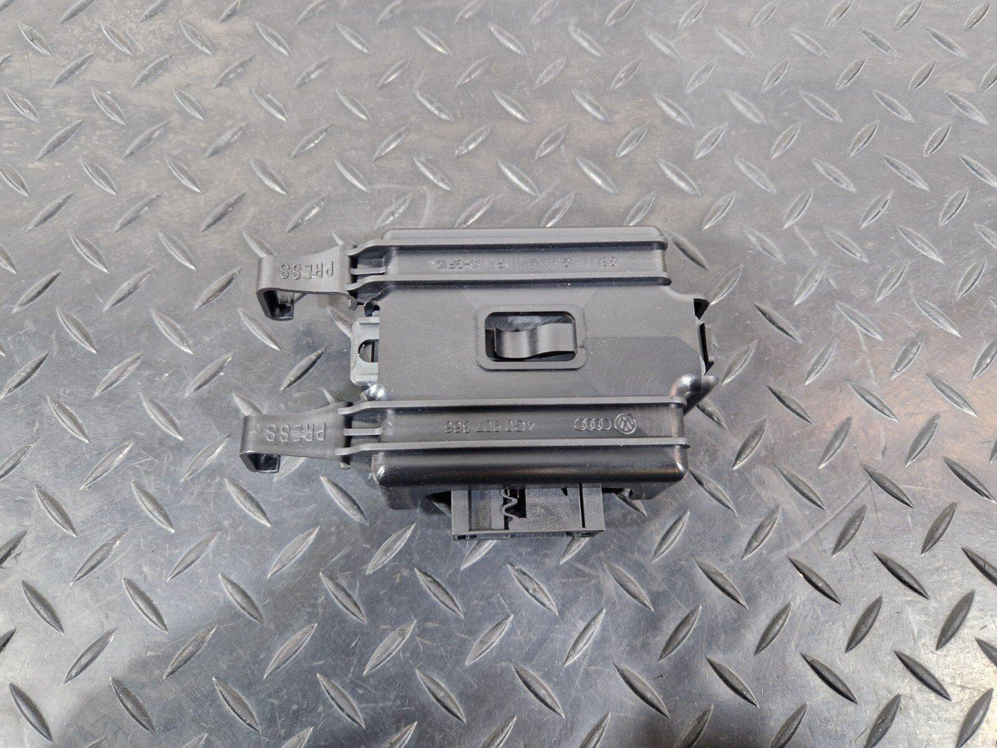 15-18 AUDI A7 4G GENUINE OEM HEADLIGHT CONTROL MODULE ECU & BRACKET 4H4907357E