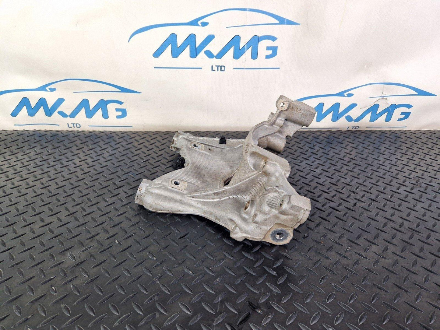 16-19 AUDI A4 B9 GENUINE FRONT LEFT SIDE N/S SUBFRAME BRACKET MOUNT 8W0399295E