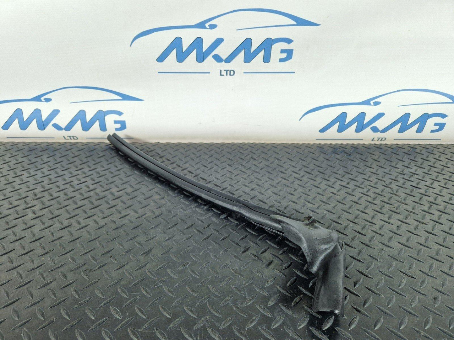 12-17 AUDI S5 CONVERTIBLE REAR RIGHT INNER WINDOW RUBBER SEAL 8F0839480E