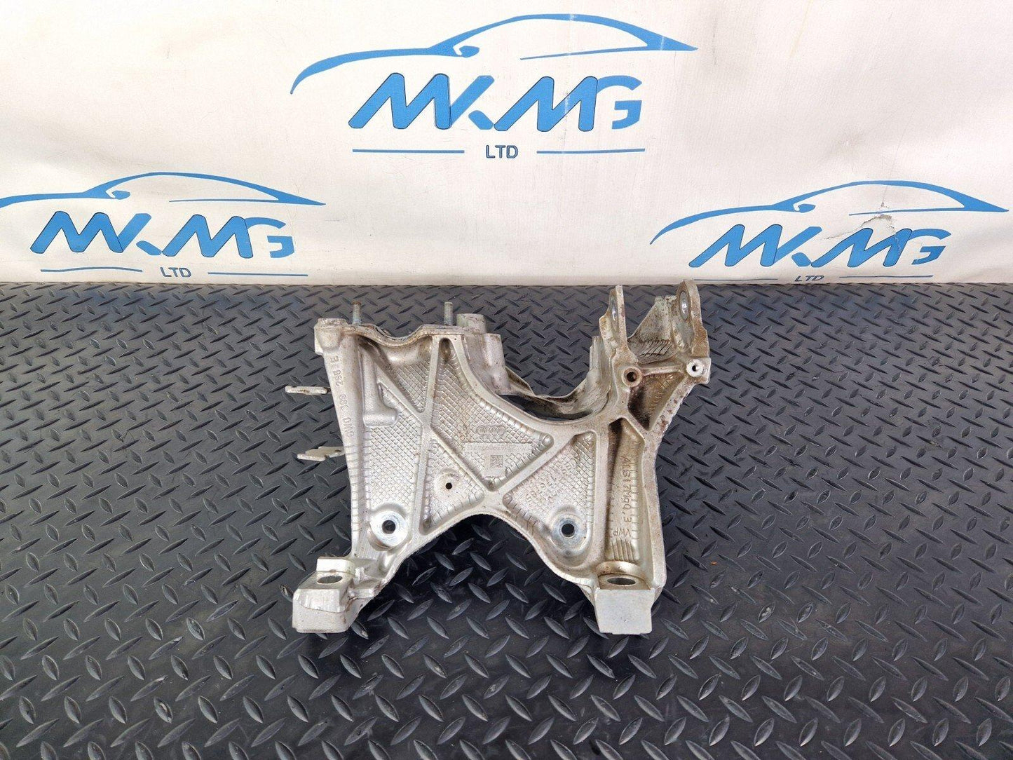16-19 AUDI A4 B9 GENUINE OEM FRONT RIGHT SIDE SUBFRAME BRACKET MOUNT 8W0399296E