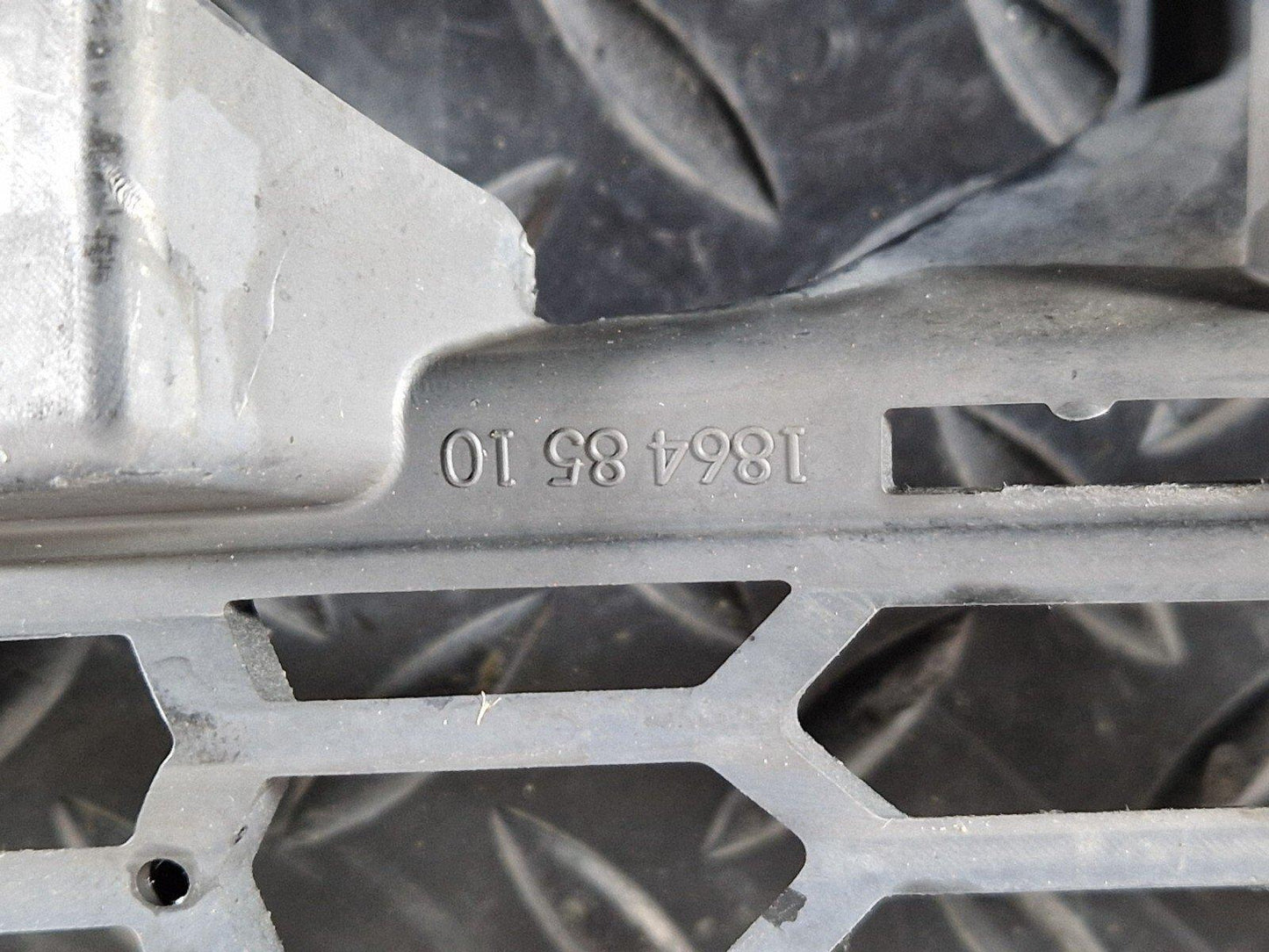12-18 BMW 3 SERIES F30 LCI GENUINE FRONT BUMPER RIGHT GRID GRILLE TRIM 8062632