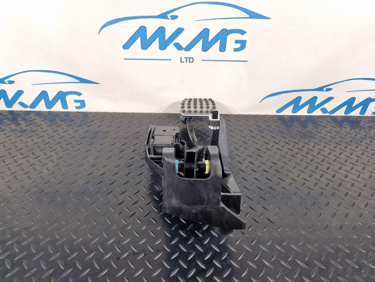19-ON MERCEDES BENZ B CLASS W247 AUTOMATIC BRAKE PEDAL ASSEMBLY UNIT A2472902600