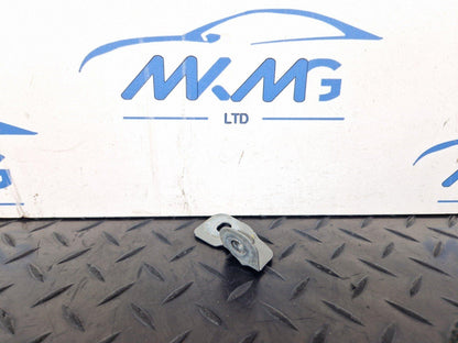 16-19 AUDI A4 B9 GENUINE OEM FRONT RIGHT DRIVER SIDE WING BRACKET 8W0821470