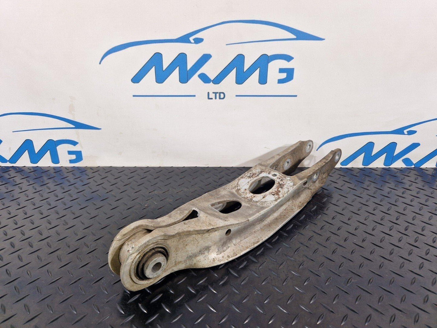 16-19 AUDI A4 B9 GENUINE REAR RIGHT OR LEFT SIDE LOWER CONTROL ARM 8W0505311H