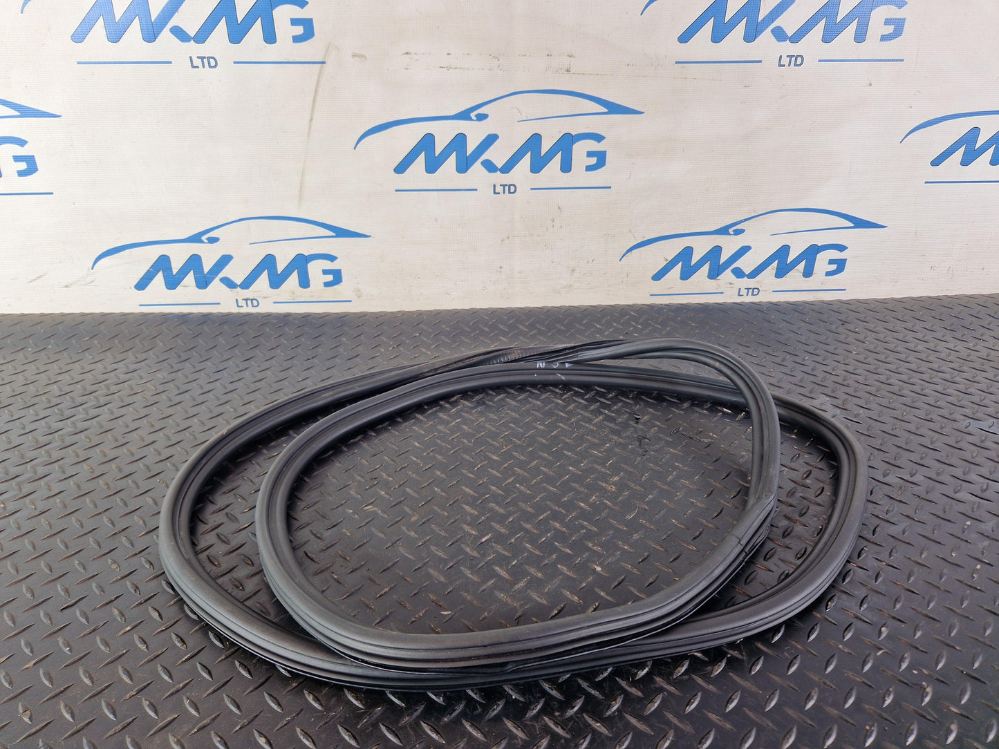 Audi A6 Allroad C7 Front Left N/S Door Rubber Seal 4G0837911A