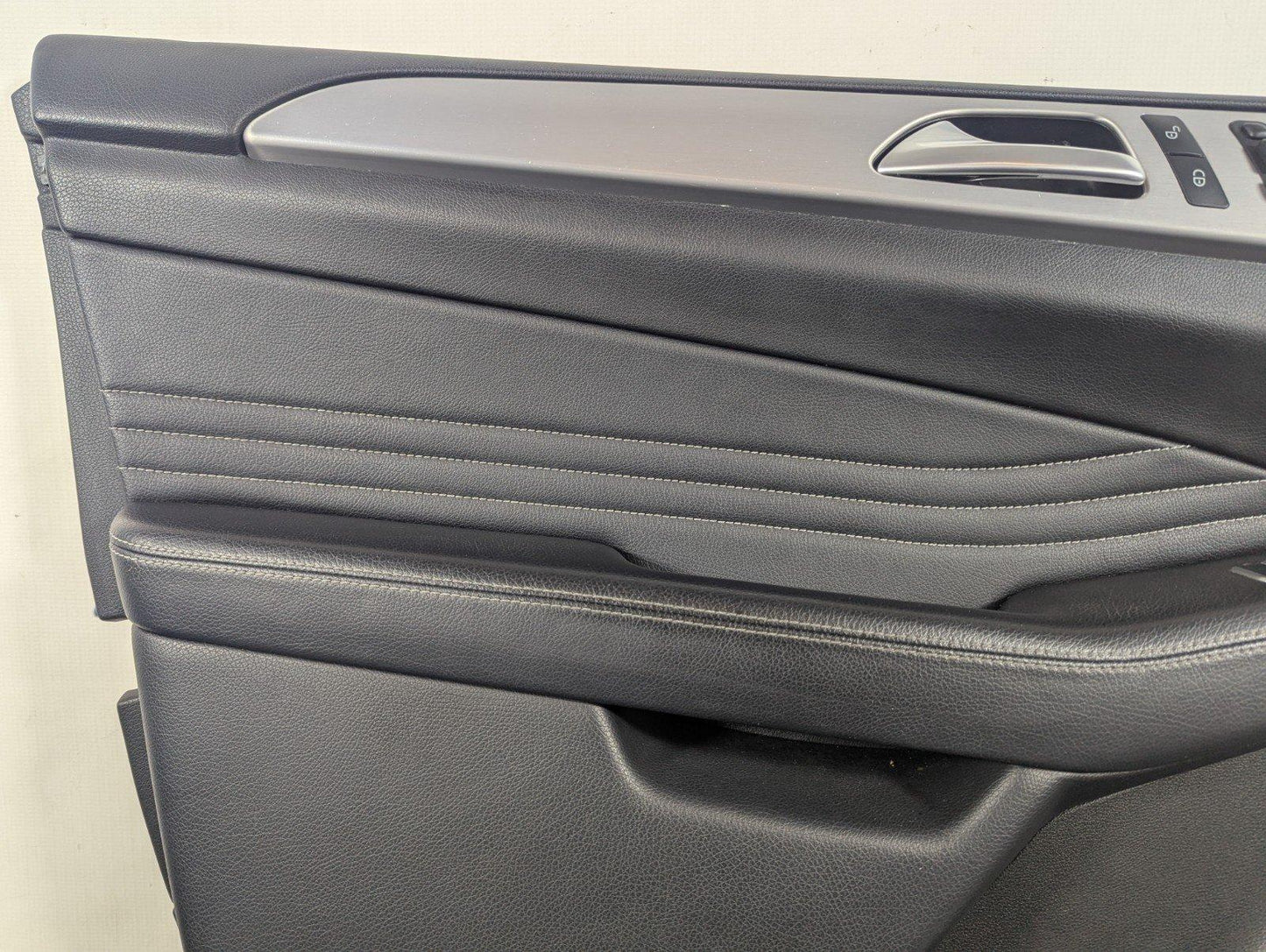 11-19 MERCEDES BENZ ML W166 GENUINE FRONT LEFT  DOOR CARD