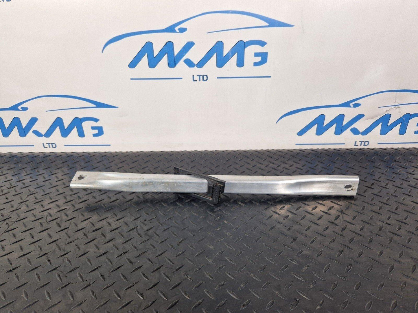 16-19 AUDI A4 B9 GENUINE FRONT RIGHT SUPPORT BRACKET BAR 8W0805646