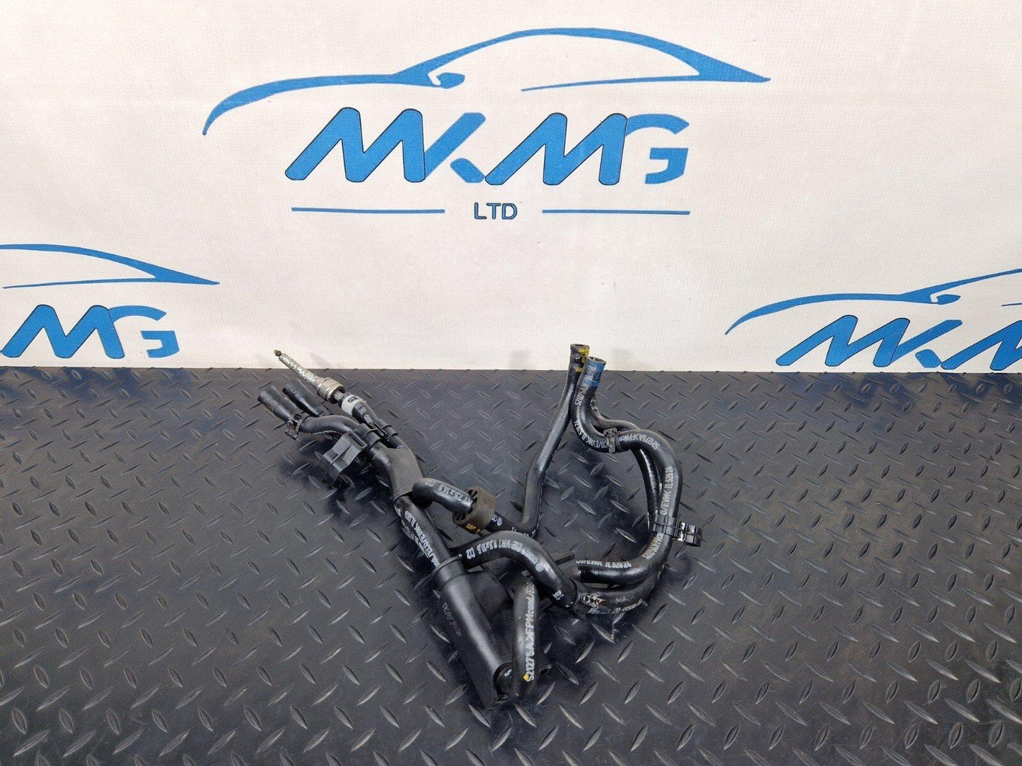 16-19 AUDI A4 B9 GENUINE FUEL PIPES LINES TUBES 8W0201729 04L201056