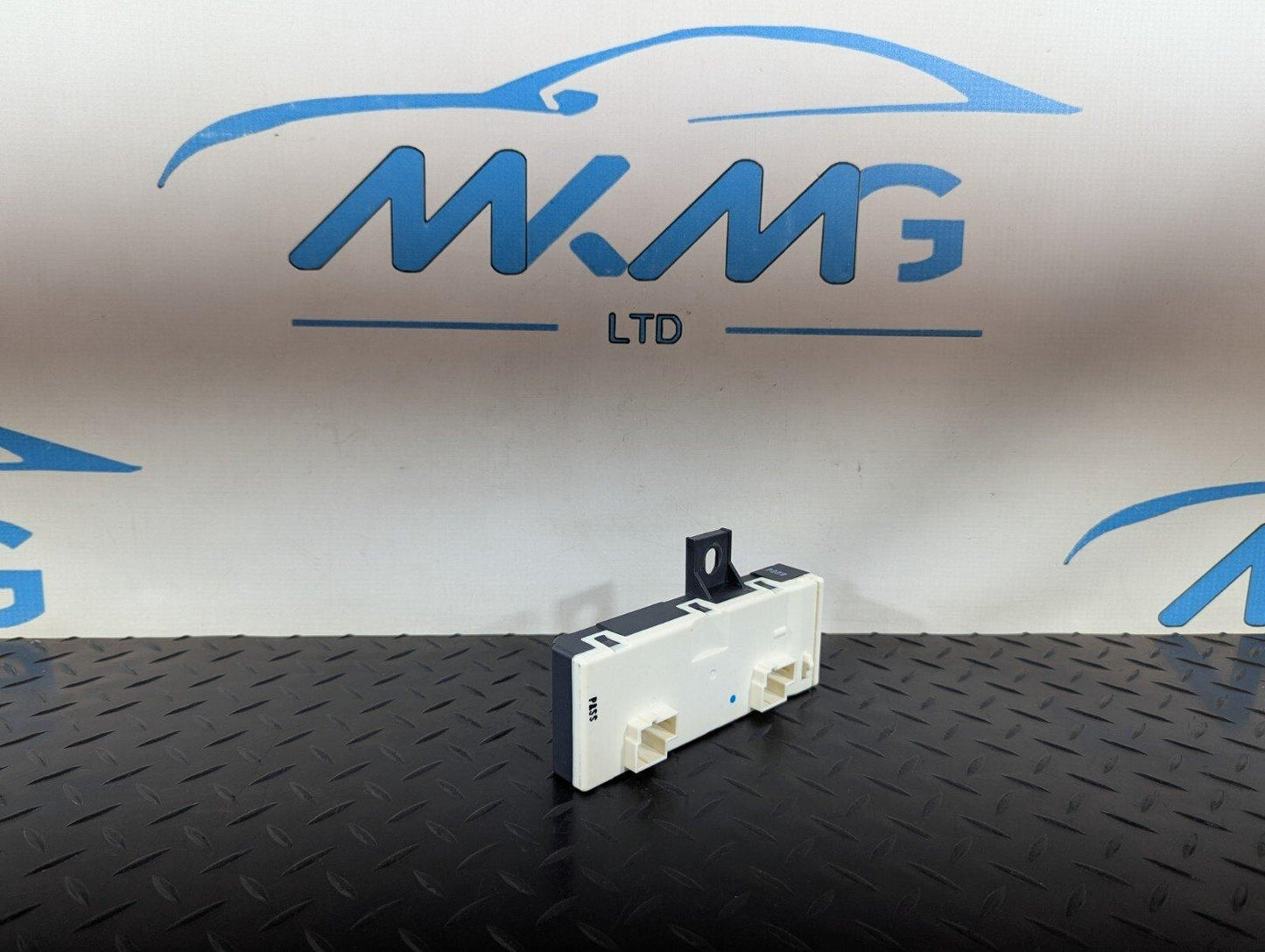 14-19 MERCEDES BENZ GLA X156 OEM TAILGATE LIFT CONTROL MODULE A2469003615
