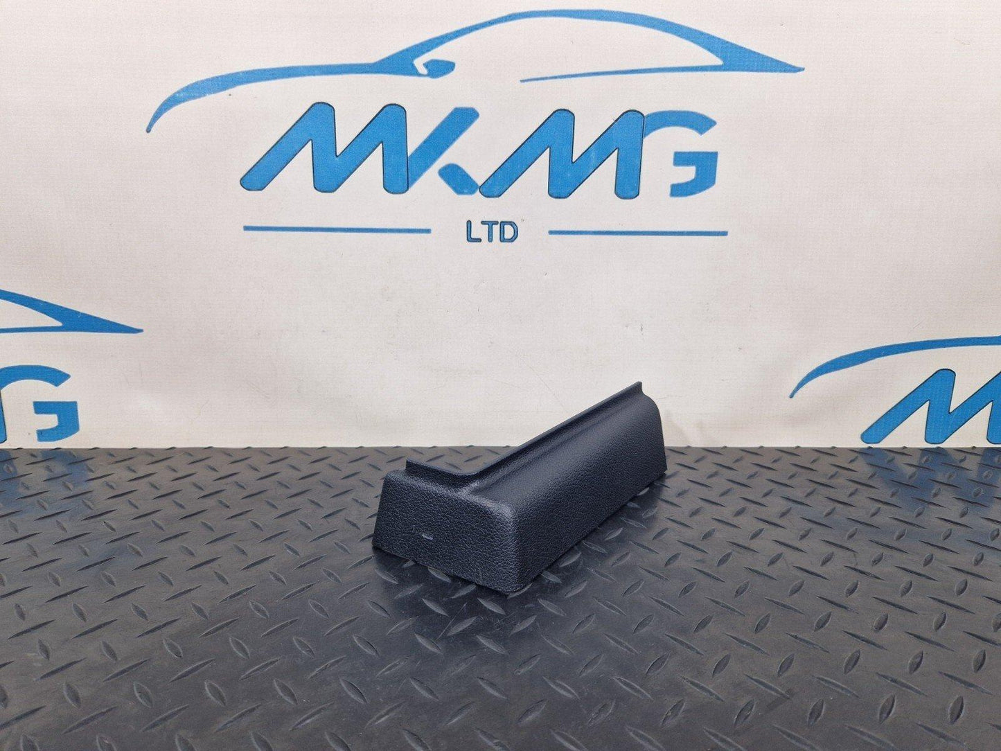14-23 MERCEDES BENZ VITO W447 RIGHT B-PILLAR LOWER SEAT BASE TRIM A4479107500