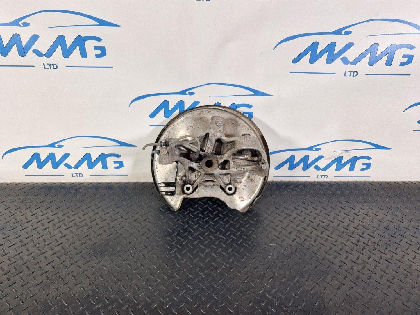 16-19 AUDI A4 B9 O/S/R REAR RIGHT WHEEL HUB & BEARING 8W0505436T 8K0501611D