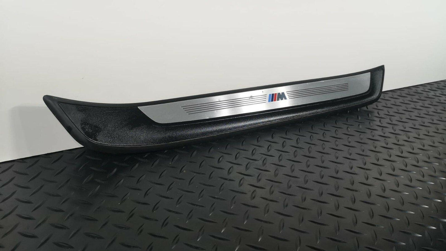 BMW X1 E84 GENUINE FRONT RIGHT DRIVER SIDE STEP KICK PLATE TRIM 2990844