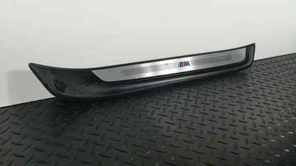 BMW X1 E84 GENUINE FRONT RIGHT DRIVER SIDE STEP KICK PLATE TRIM 2990844