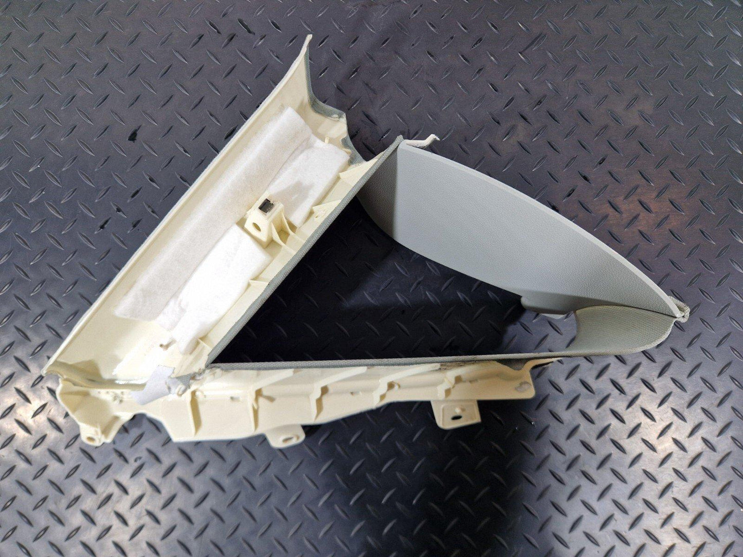 15-18 AUDI A7 4G GENUINE OEM REAR RIGHT SIDE C PILLAR GREY TRIM COVER 4G8867288