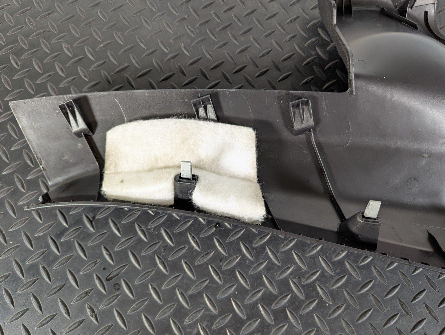 10-15 AUDI Q7 4L OEM NSR PASSENGER SIDE REAR LOWER C PILLAR TRIM 4L0867767