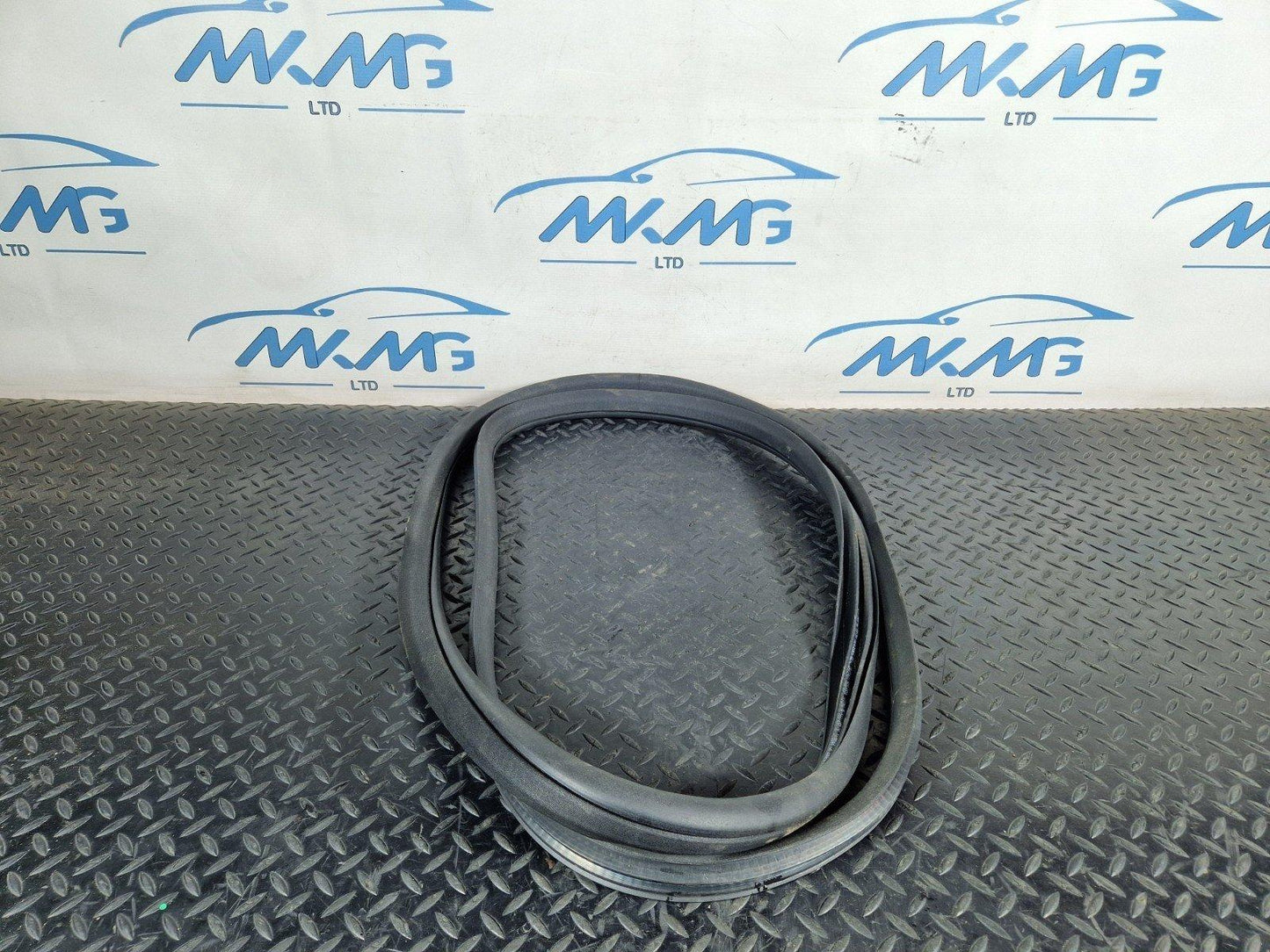 11-19 MERCEDES GLE ML W166 FRONT LEFT OR RIGHT SIDE DOOR RUBBER SEAL A1666970051