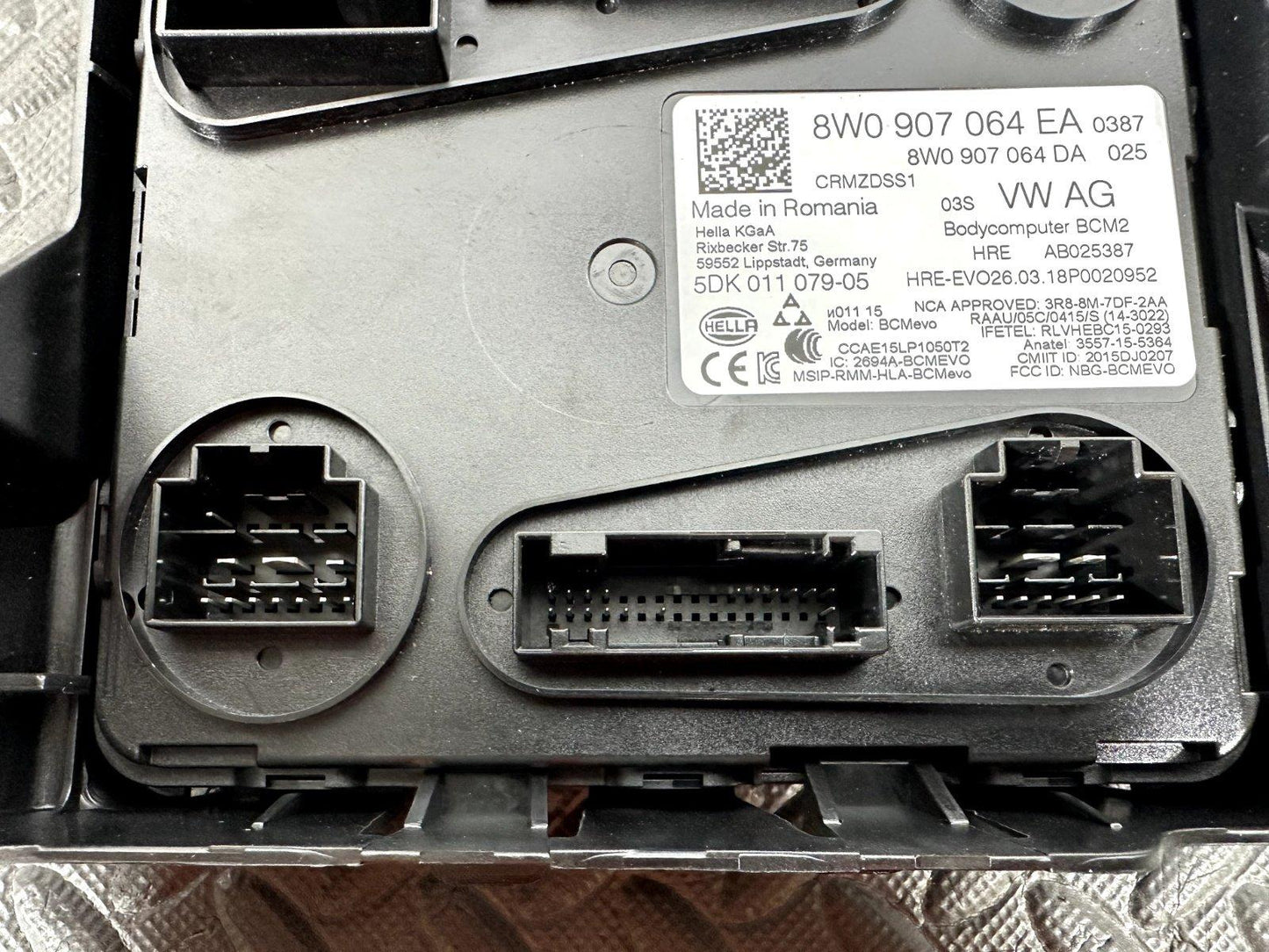 16-19 AUDI A4 B9 GENUINE BODY COMFORT/CONVENIENCE  CONTROL UNIT 8W0907064