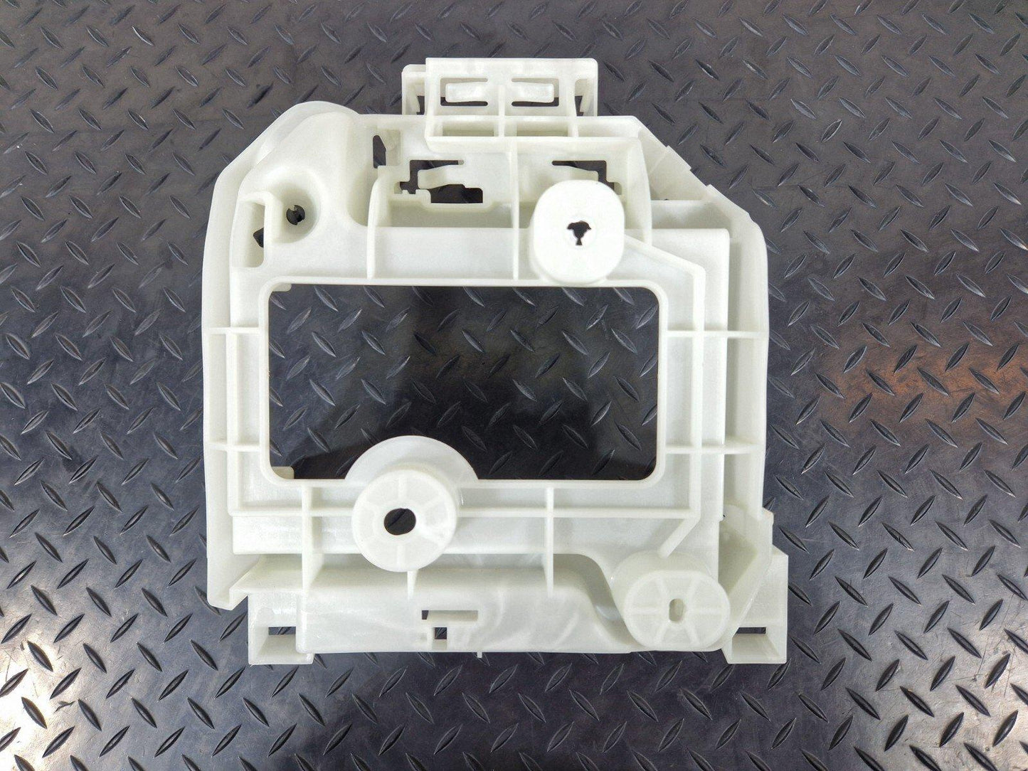 20-24 BMW 1 SERIES F40 GENUINE CURRENT DISTIBUTOR BRACKET HOLDER TRAY 6837044