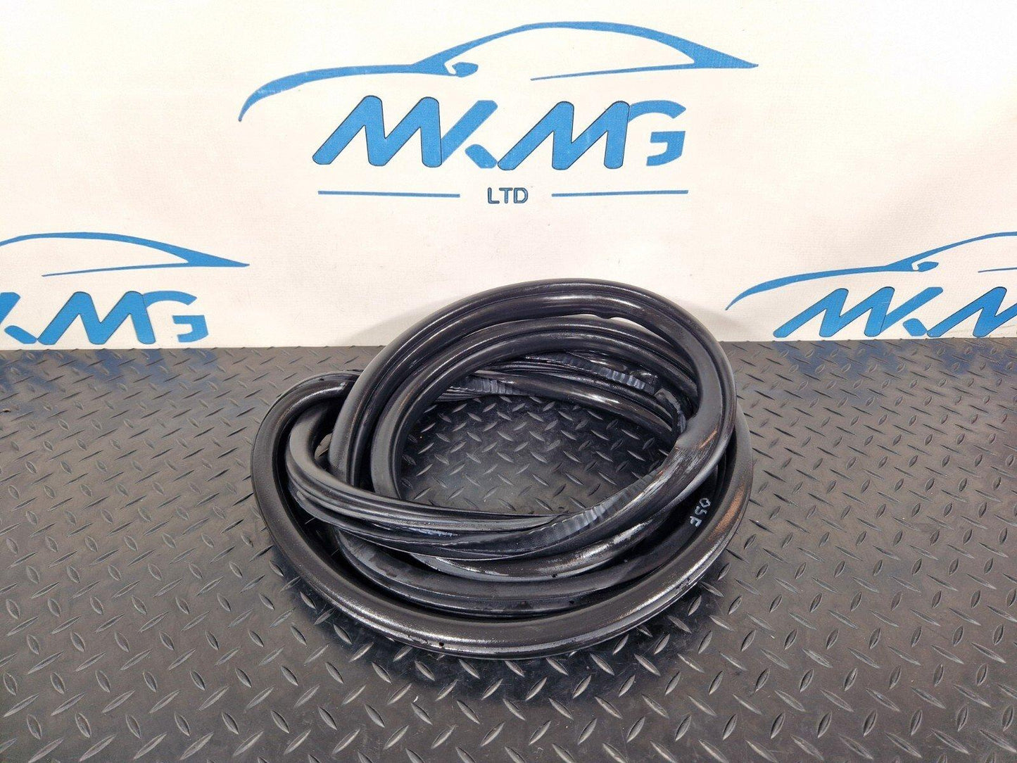 BMW 2 SERIES GRAN TOURER F45 F46 REAR TAILGATE BOOTLID RUBBER SEAL 7474443