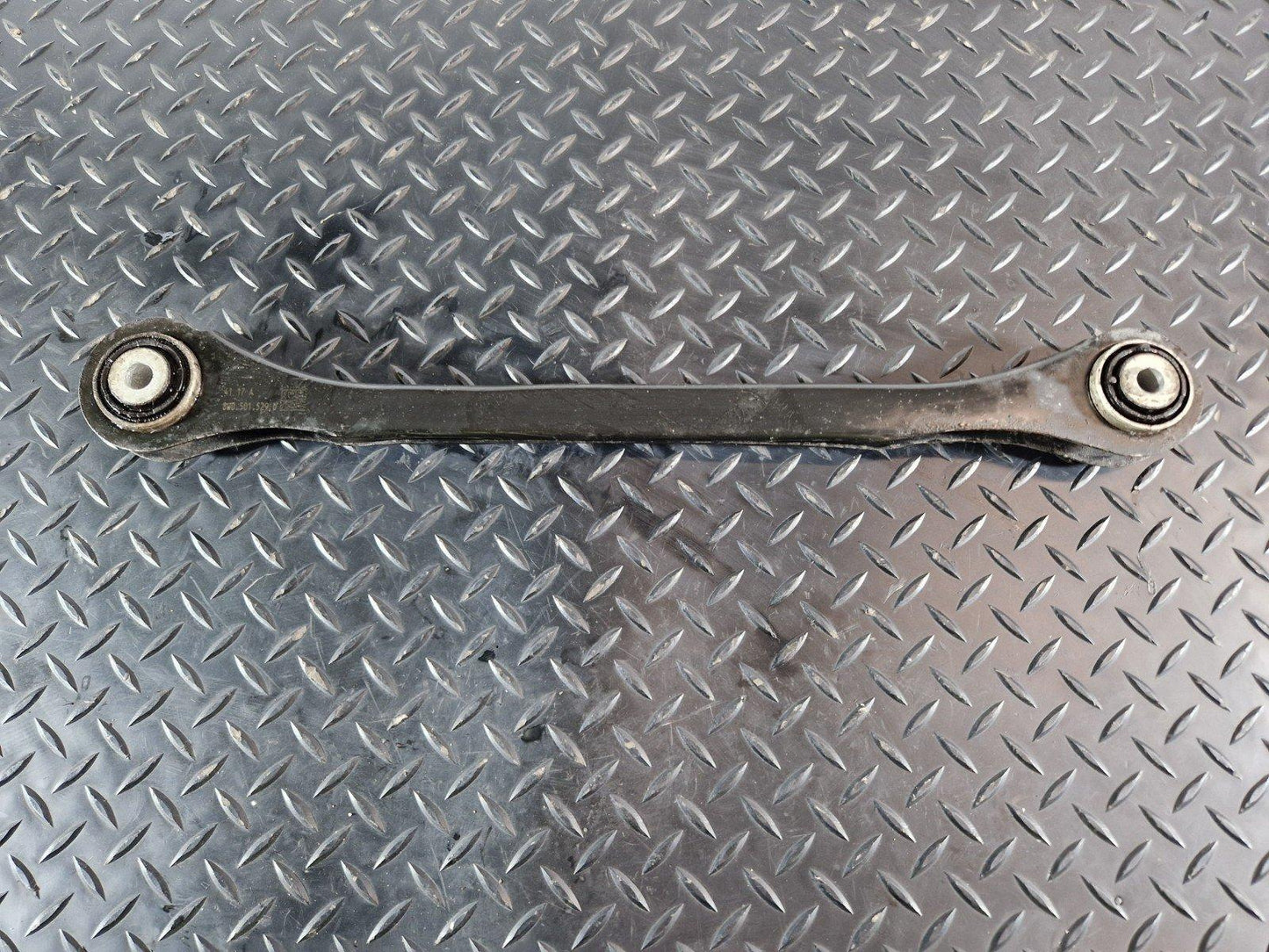 16-19 AUDI A4 B9 REAR LEFT N/S TRAILING CONTROL ARM 8W0501529D