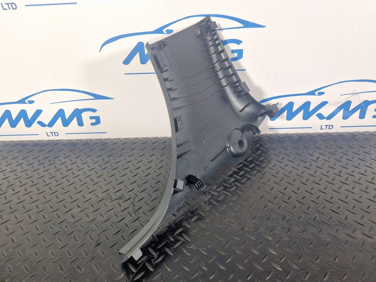 12-18 MERCEDES BENZ W176 PASSENGER SIDE LOWER B-PILLAR COVER TRIM A1766920100