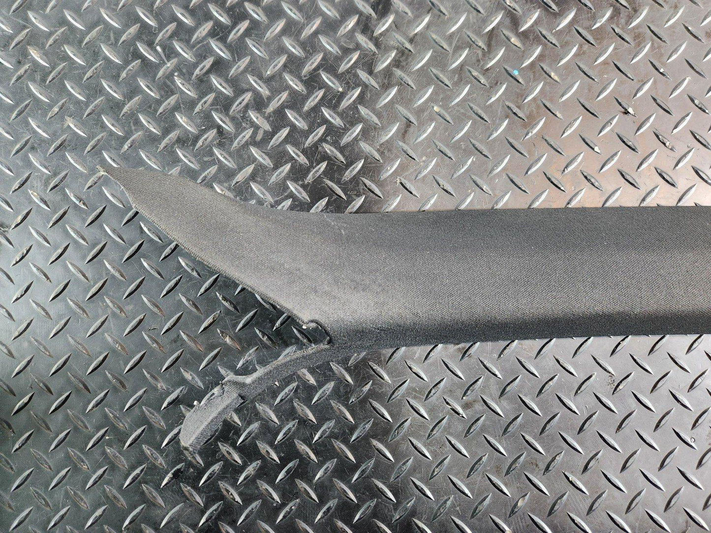 10-18 VW TOUAREG 7P GENUINE RIGHT O/S BLACK A PILLAR TRIM 7P6867234T