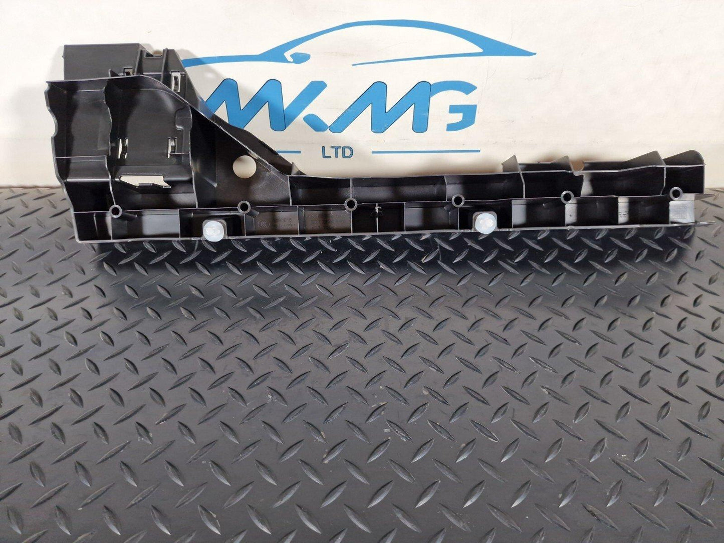 MERCEDES BENZ GLA X156 BOOT TRUNK RIGHT QUATER PANEL TRIM BRACKET A1568901200