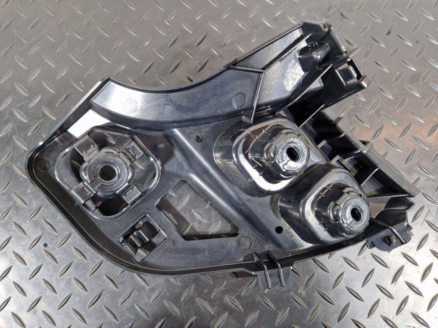 20-24 BMW 1 SERIES F40 BUMPER MOUNT BRACKET REAR LEFT PASSENGER SIDE 7461397