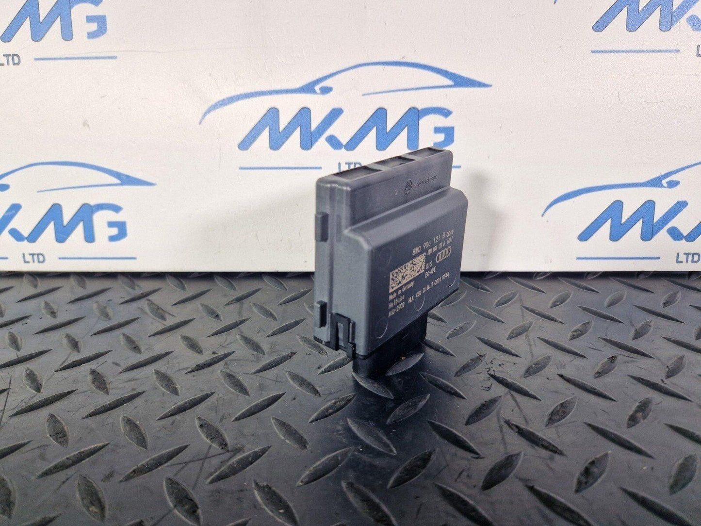 16-19 AUDI A4 B9 GENUINE OEM FUEL PUMP CONTROL MODULE 8W0906121B