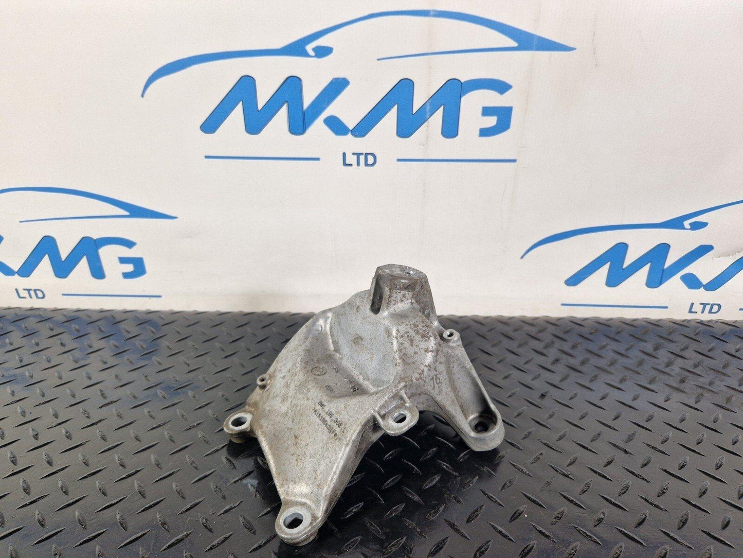 16-23 AUDI A5 F5 SPORTBACK S-LINE RIGHT SIDE ENGINE BRACKET MOUNT 8W0199308L