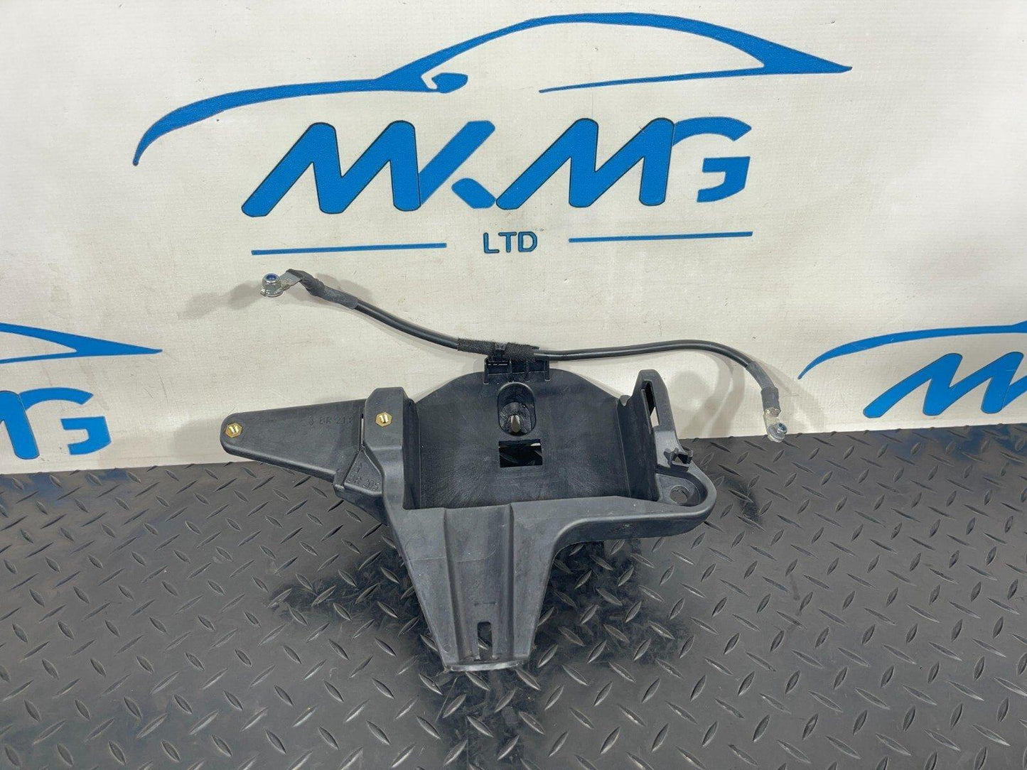 14-21 MERCEDES BENZ C300 W205 GENUINE BATTERY HOLDER BRACKET A2055451640