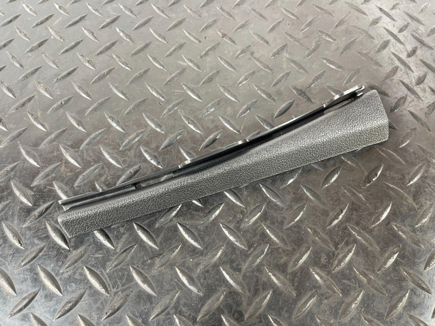 16-19 AUDI A4 B9 SALOON GENUINE LEFT PASSENGER SIDE A PILLAR TRIM 8W0868203LI