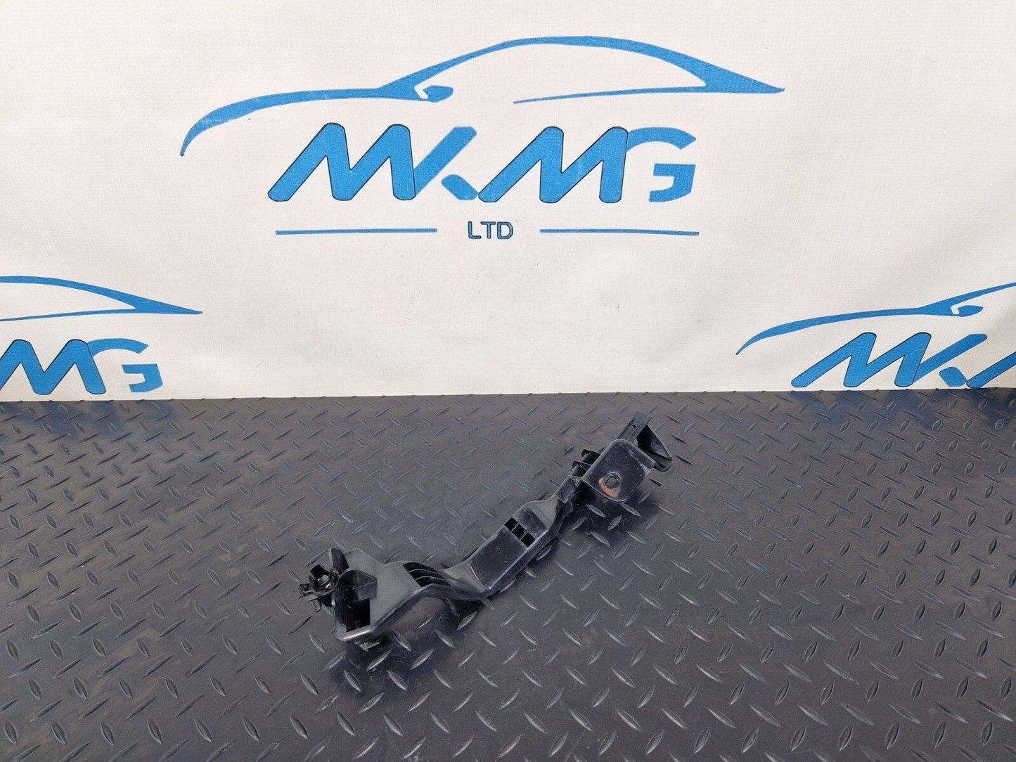 14-21 MERCEDES BENZ C200 W205 OEM GENUINE CABLE DUCT BRACKET A2055462180