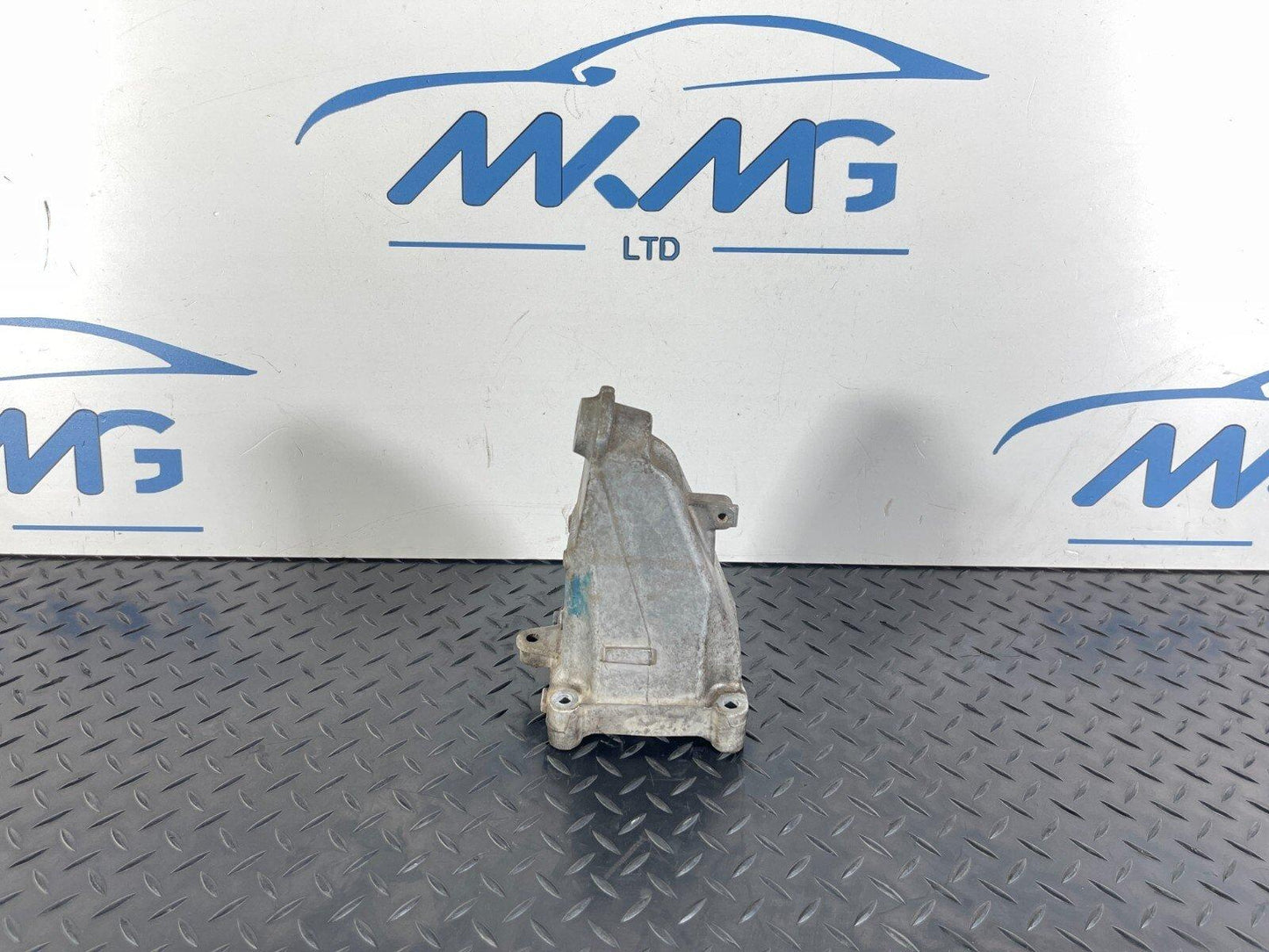 14-21 MERCEDES BENZ C350e W205 GENUINE ENGINE MOUNT RIGHT A2742234304